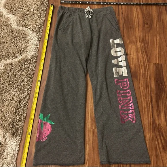 🍓🍓Adorable Y2K Victoria’s Secret Pink Strawberry set Hoodie sweat pants - Picture 9 of 16
